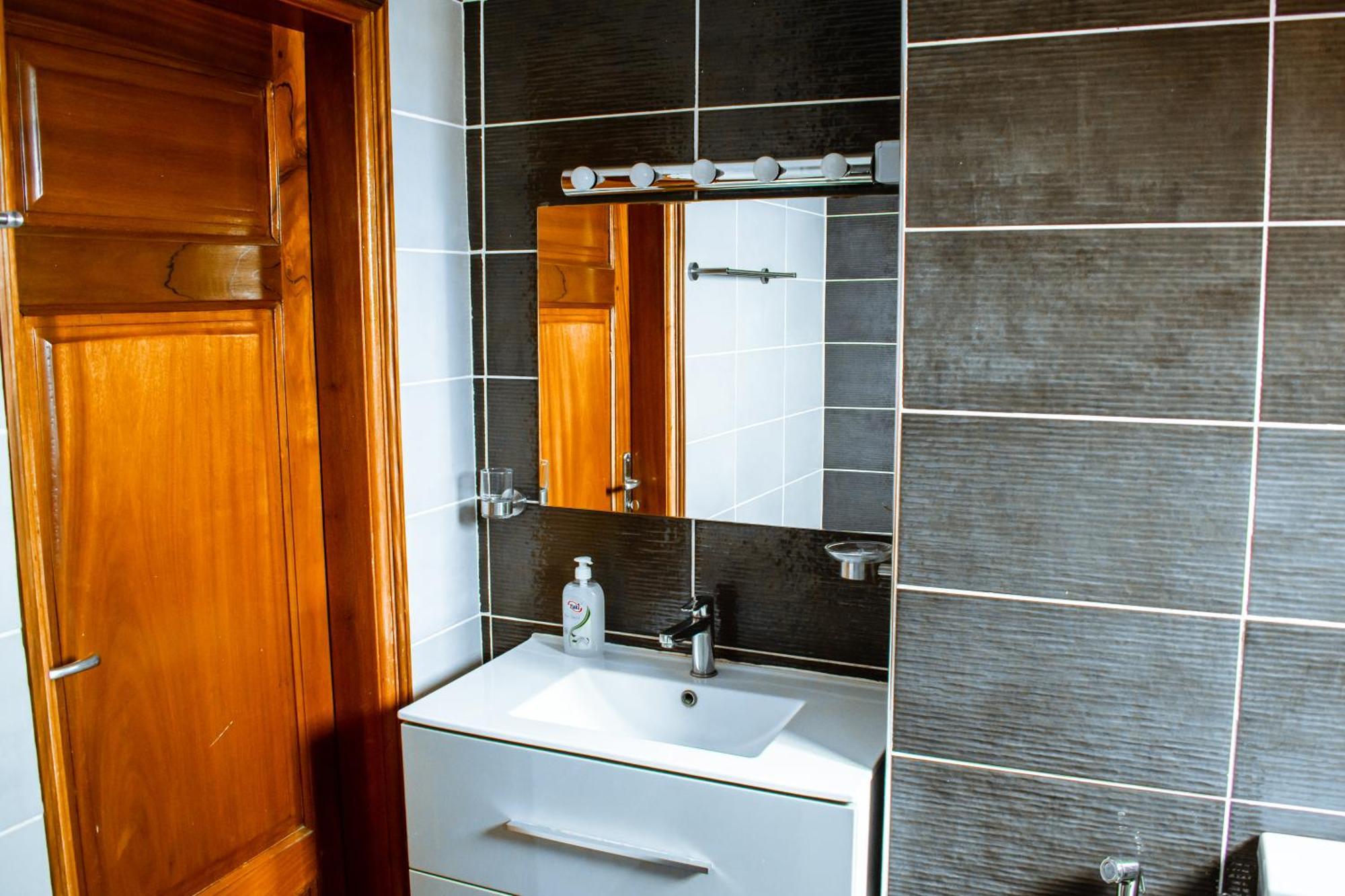 Le First Concept Apartment Dakar Ngoại thất bức ảnh